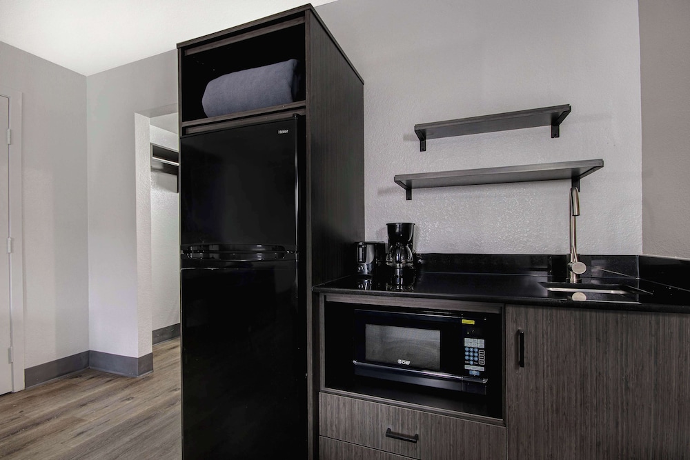 Standard Room, 2 Queen Beds, Non Smoking, Kitchen - Photo 5