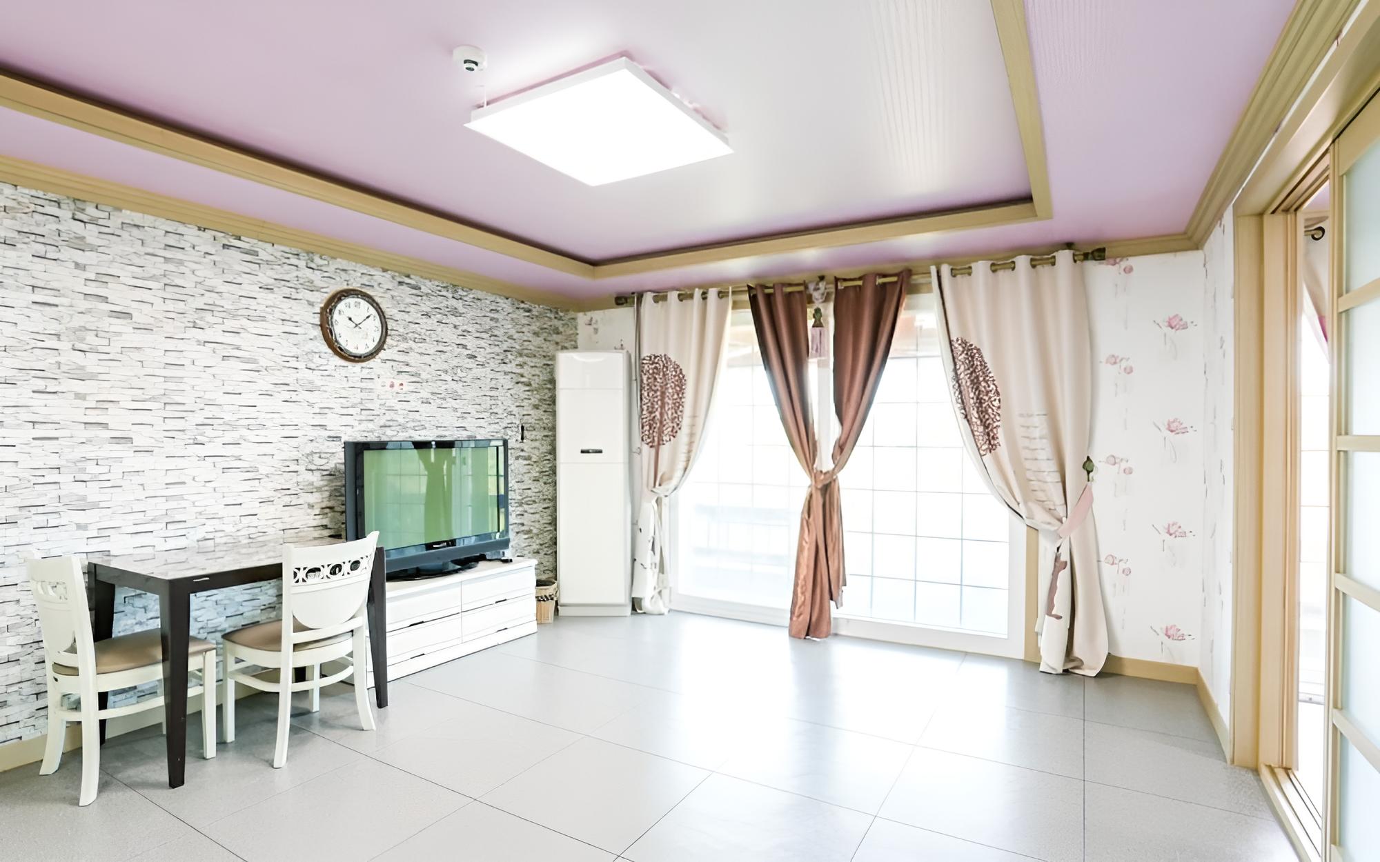 Room (Ivory) photo 1