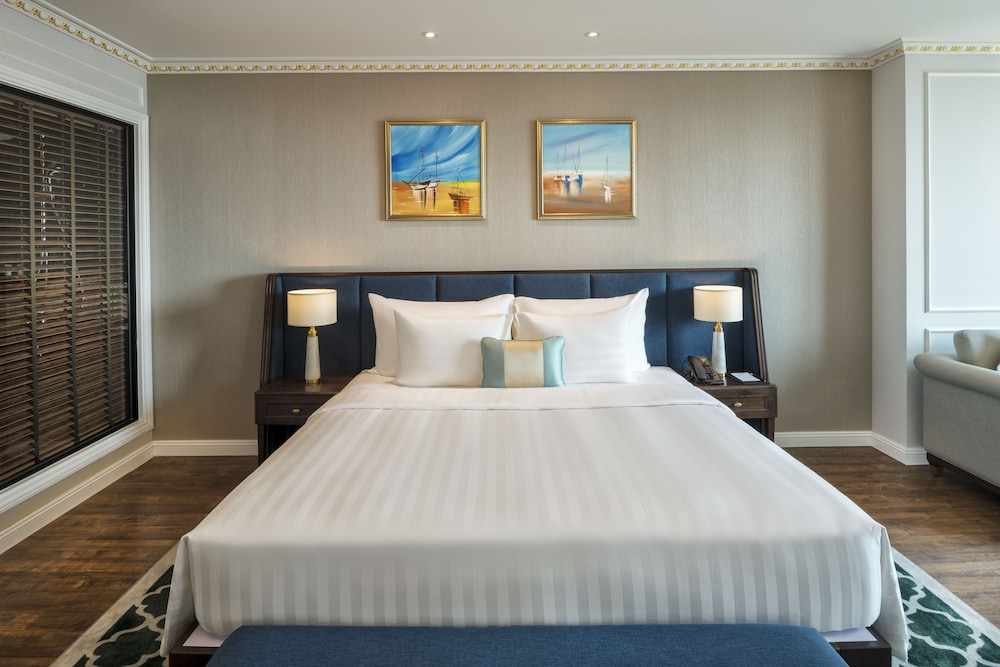 Deluxe Double Room, Golf View - Photo 13