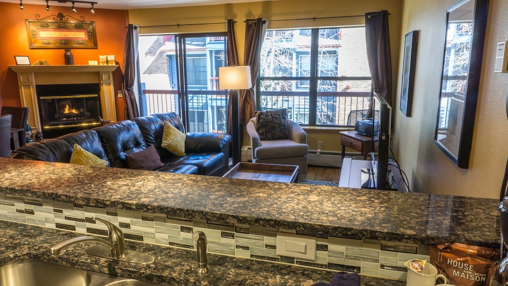 Condo, 2 Bedrooms