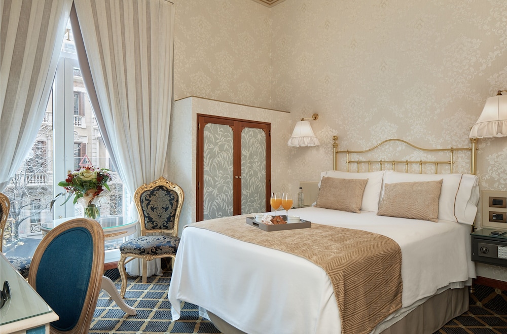 Deluxe Double or Twin Room photo 2