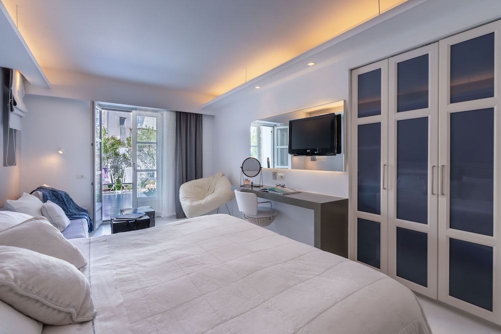 Superior Double Room, Garden View, Ground Floor - Photo 1