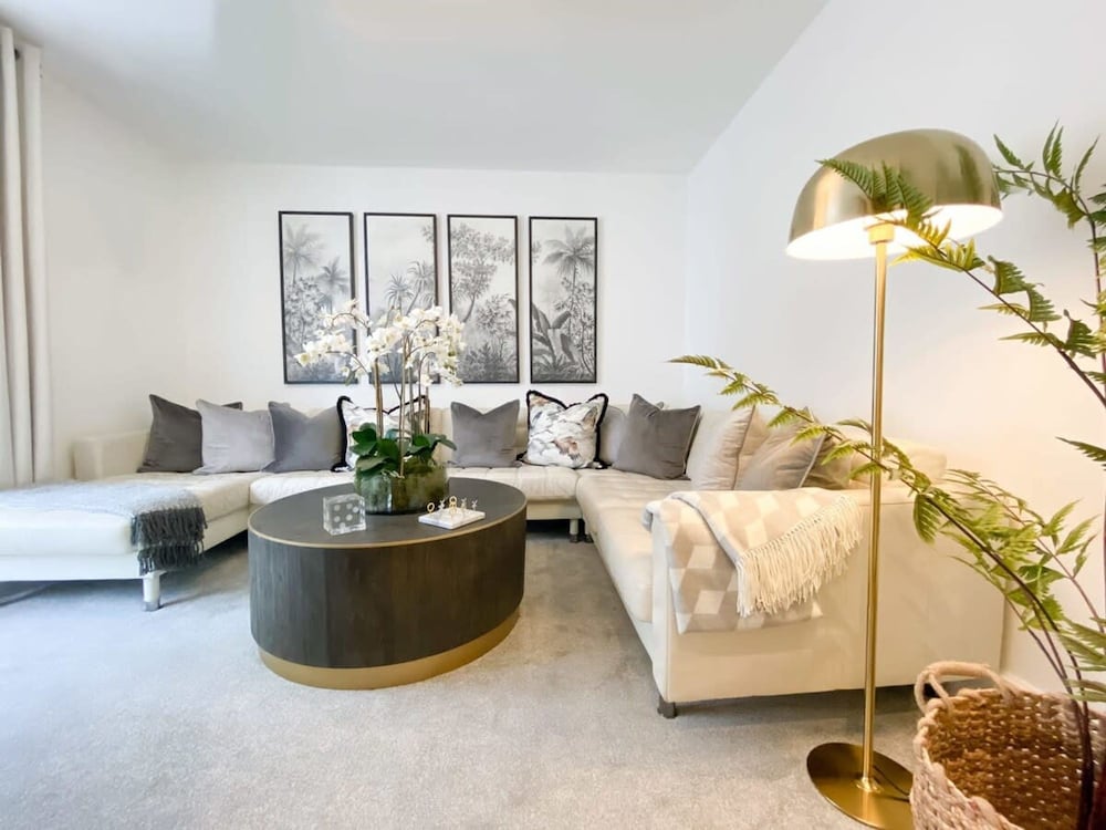 Apartment photo 2