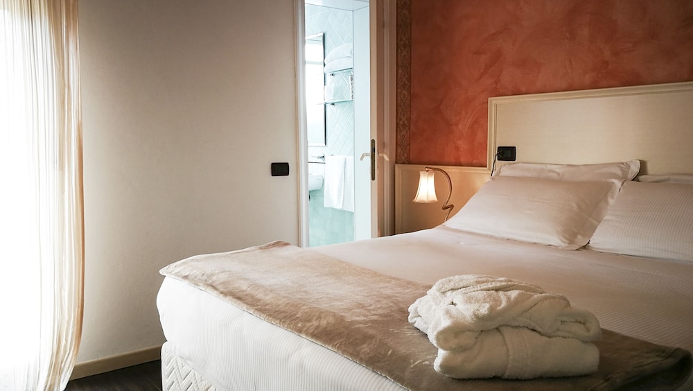 Economy Triple Room photo 1