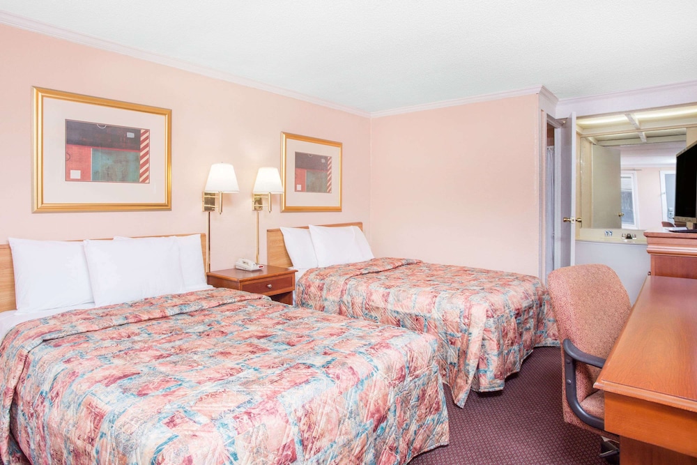 Room, 2 Double Beds, Non Smoking - Photo 3