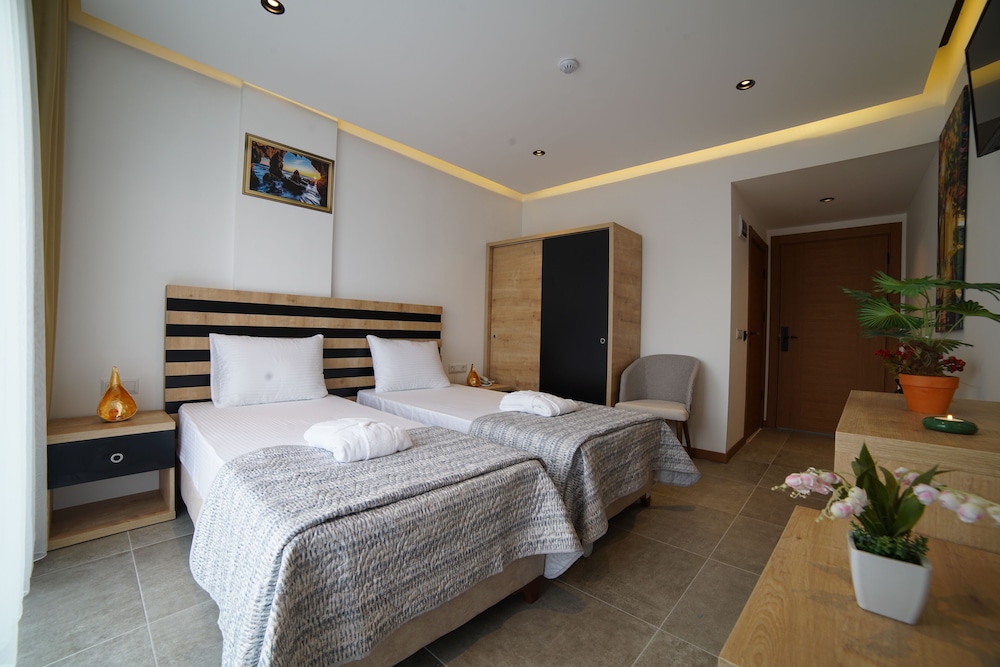 Standard Double or Twin Room, 1 Double Bed, Pool Access, Garden View