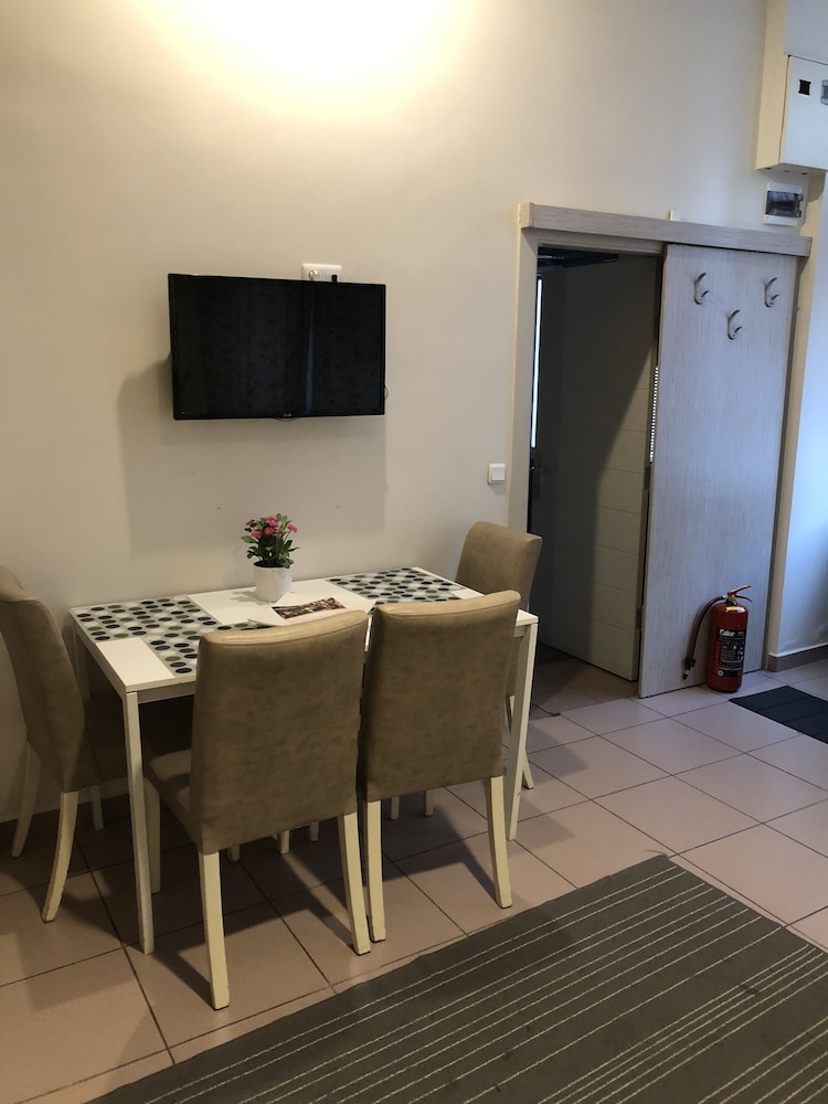 Family Apartment, 3 Bedrooms photo 2