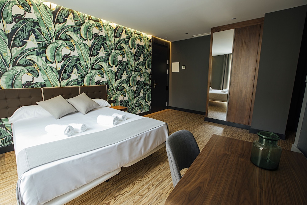 Superior Double Room, City View - Photo 10