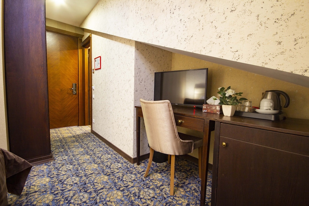 Economy Room