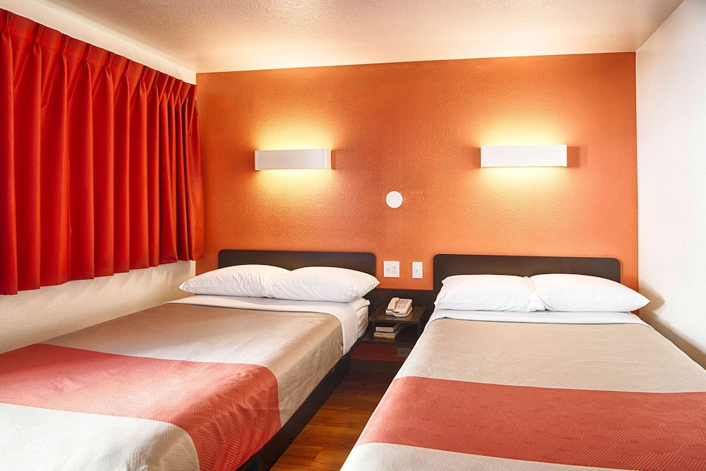 Premium Room, 2 Double Beds, Non Smoking, Refrigerator & Microwave photo 3