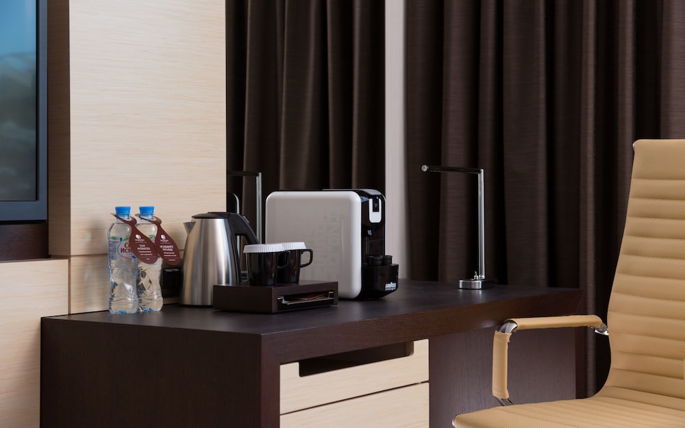Queen One Bedroom Suite with View, Business Lounge Access photo 2