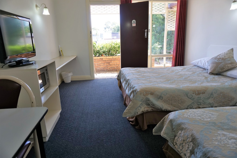 Standard Twin Room, Multiple Beds - Photo 5