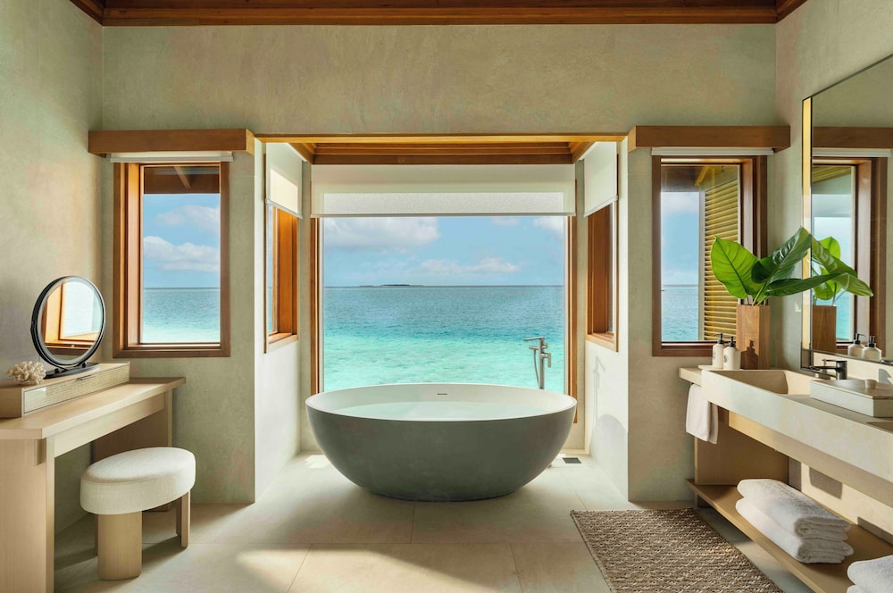 Lagoon Bungalow with Pool - Photo 2