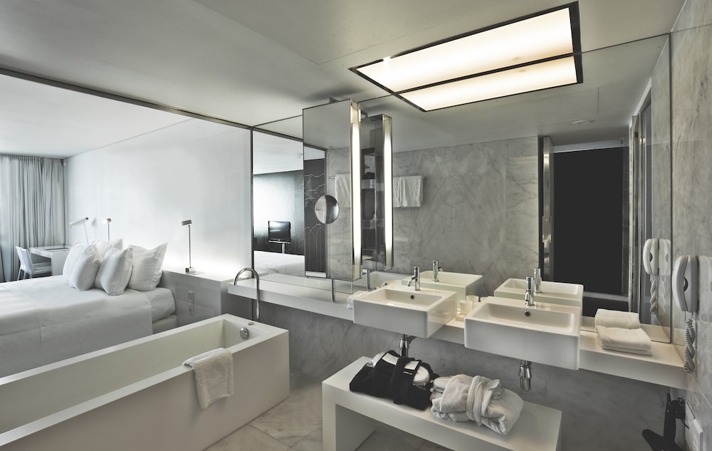 Club Room, Balcony - Photo 8