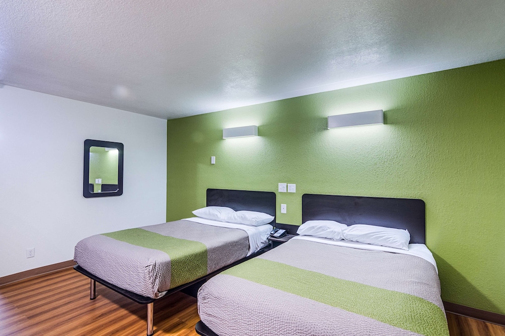 Standard Room, 2 Double Beds, Non Smoking, Refrigerator & Microwave photo 3