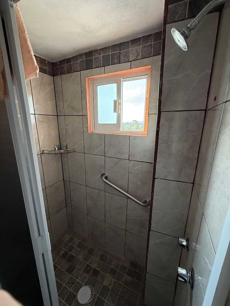 Basic Single Room, Patio