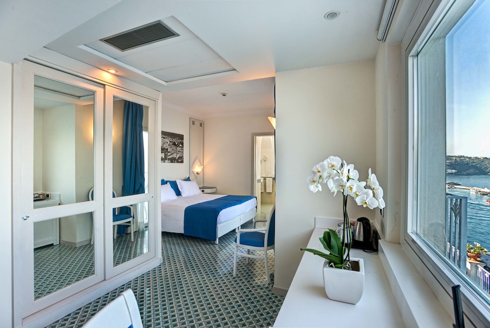 Large Deluxe Sea View