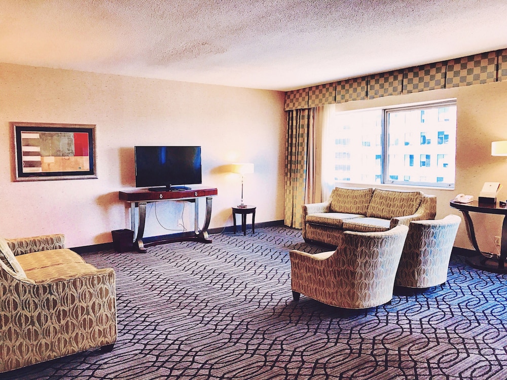 Suite, 1 King Bed (Capital) - Photo 3