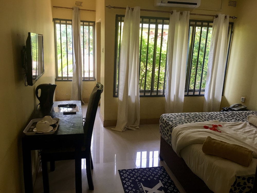 Executive Room, 1 Queen Bed, Private Bathroom photo 1