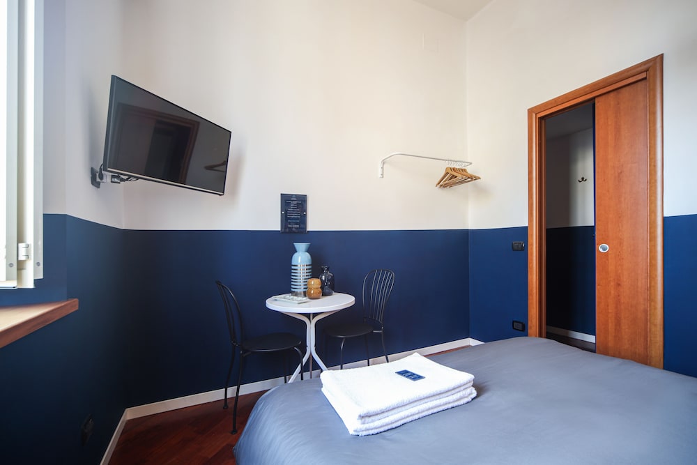 Standard Double Room, 1 Queen Bed, Private Bathroom, City View