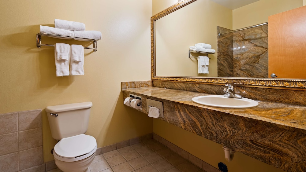Suite, 1 King Bed, Non Smoking, Hot Tub - Photo 4