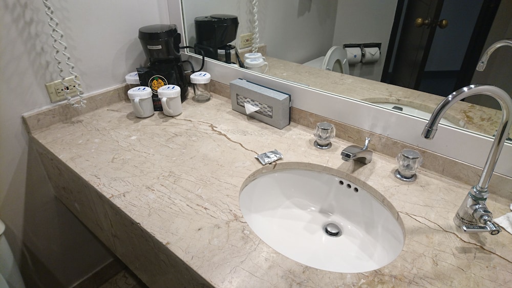 Executive Room - Photo 8