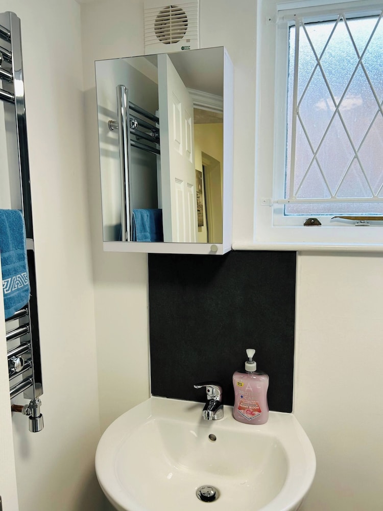 Charming 1-bedroom Apartment in Central Northampton, Foto 12