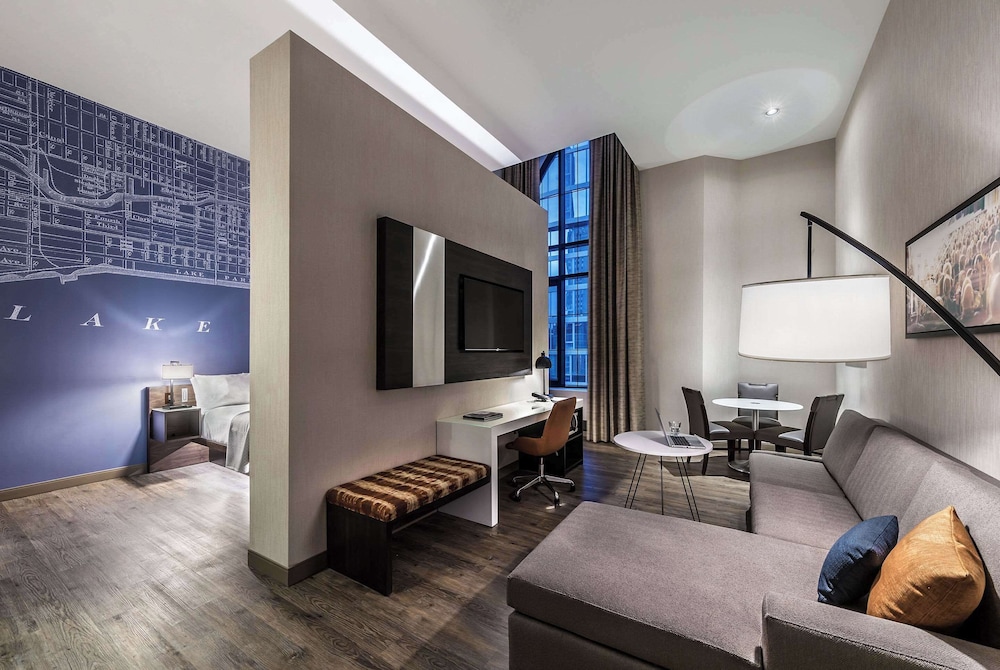 Suite, 1 King Bed with Sofa bed, Non Smoking