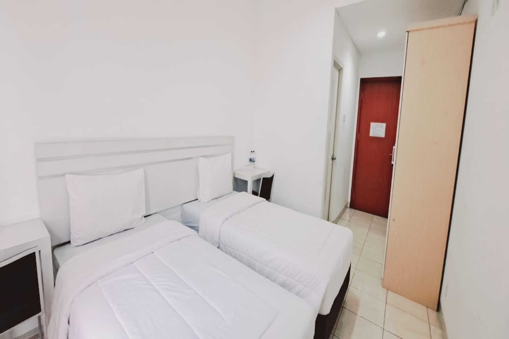 Standard Twin Room photo 2