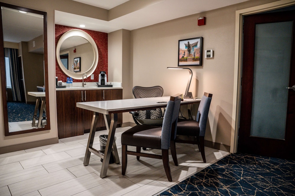 1 King Whirlpool Suite with Pullout Sofa - Photo 9