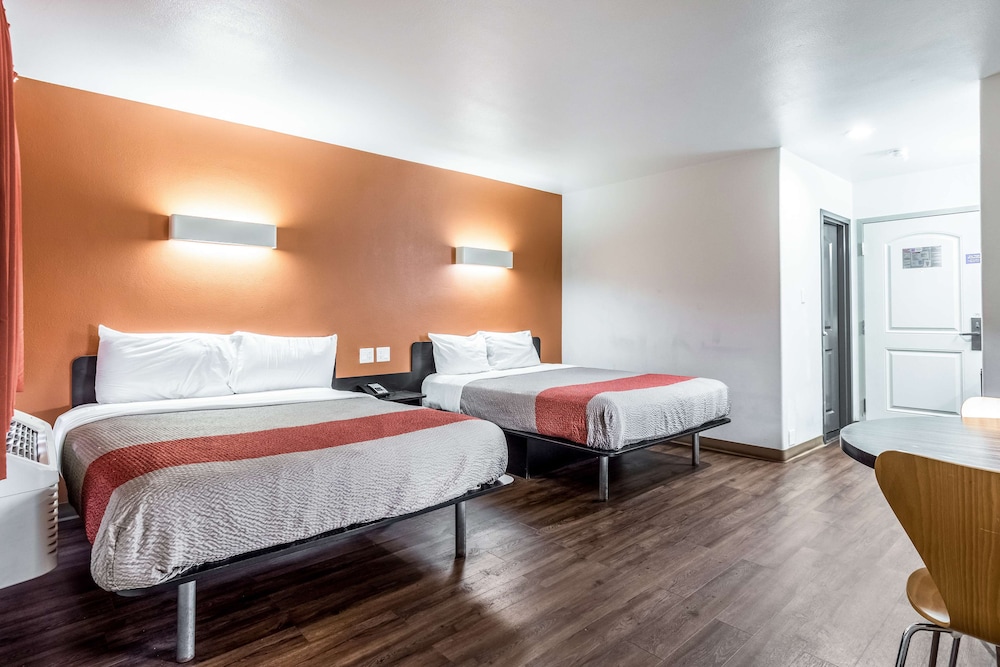 Deluxe Room, 2 Double Beds, Accessible, Non Smoking