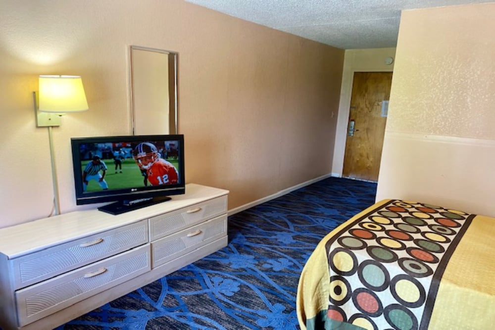 Room, 1 Queen Bed, Non Smoking - Photo 2