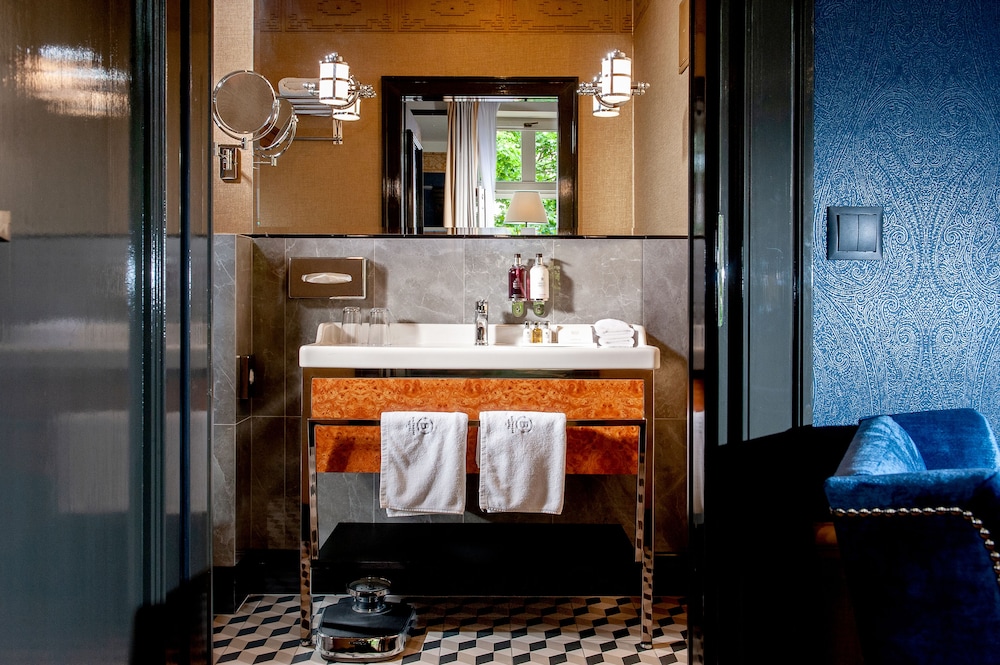 Deluxe Double or Twin Room - Photo 13