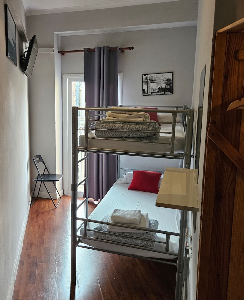 Twin Room, Private Bathroom (Bunk Bed) photo 3