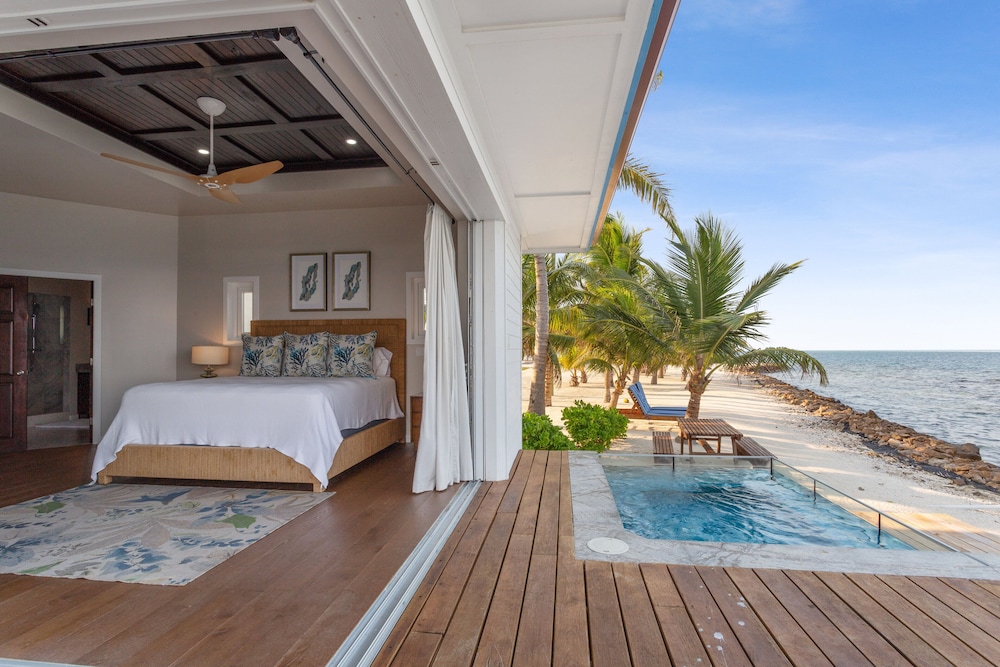 Oceanfront Villa Suite w/ Private Pool