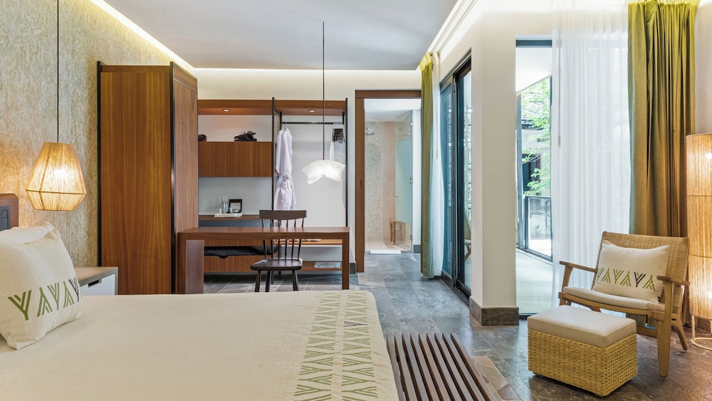 Family Master Suite thumbnail 5
