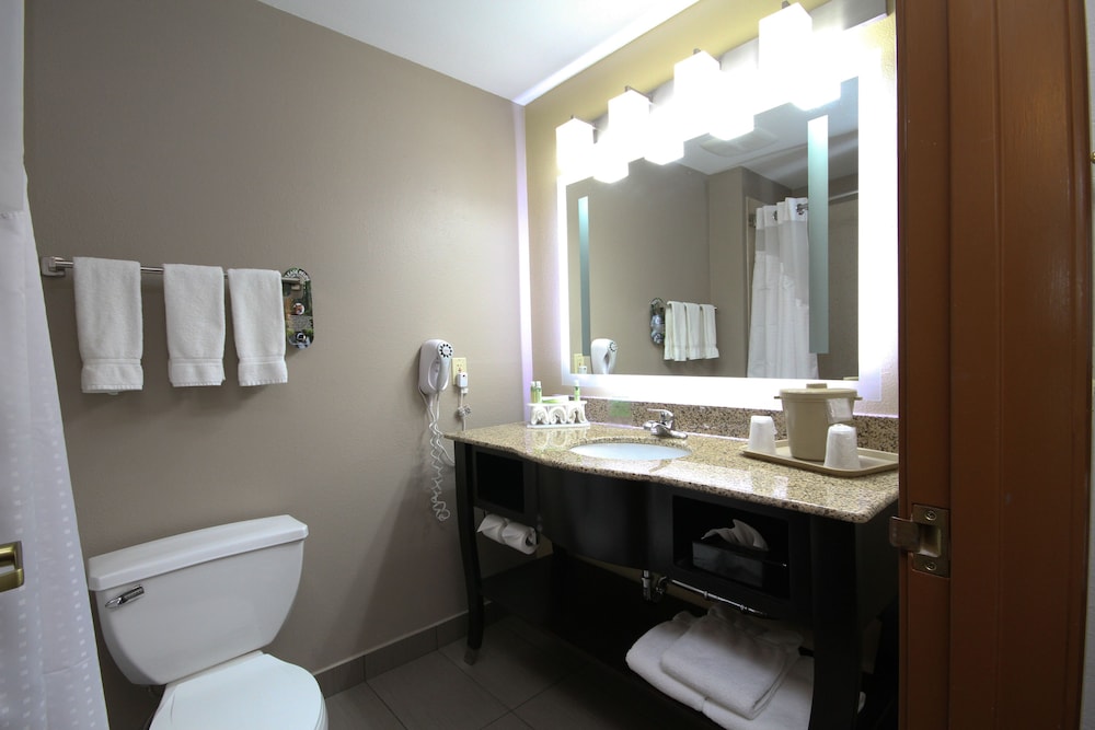 Standard Room, 2 Queen Beds - Photo 2