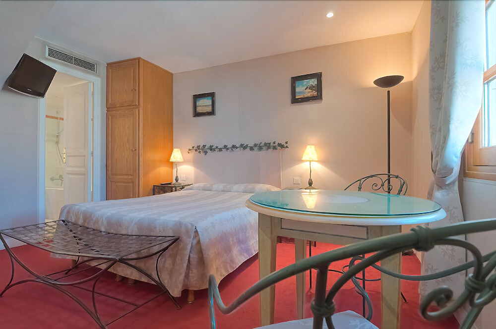 Superior Double or Twin Room photo 2