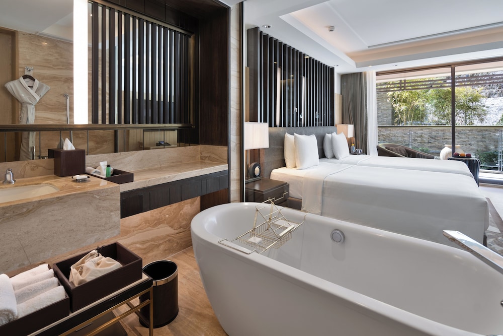 Room, 2 Twin Beds, Balcony