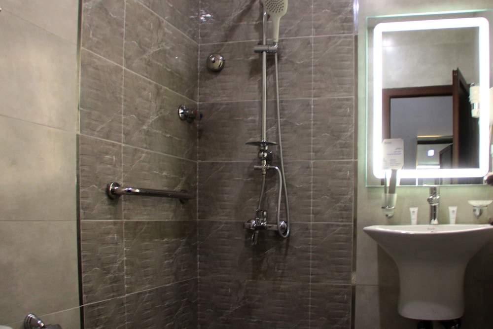 Double or Twin Room - Photo 13