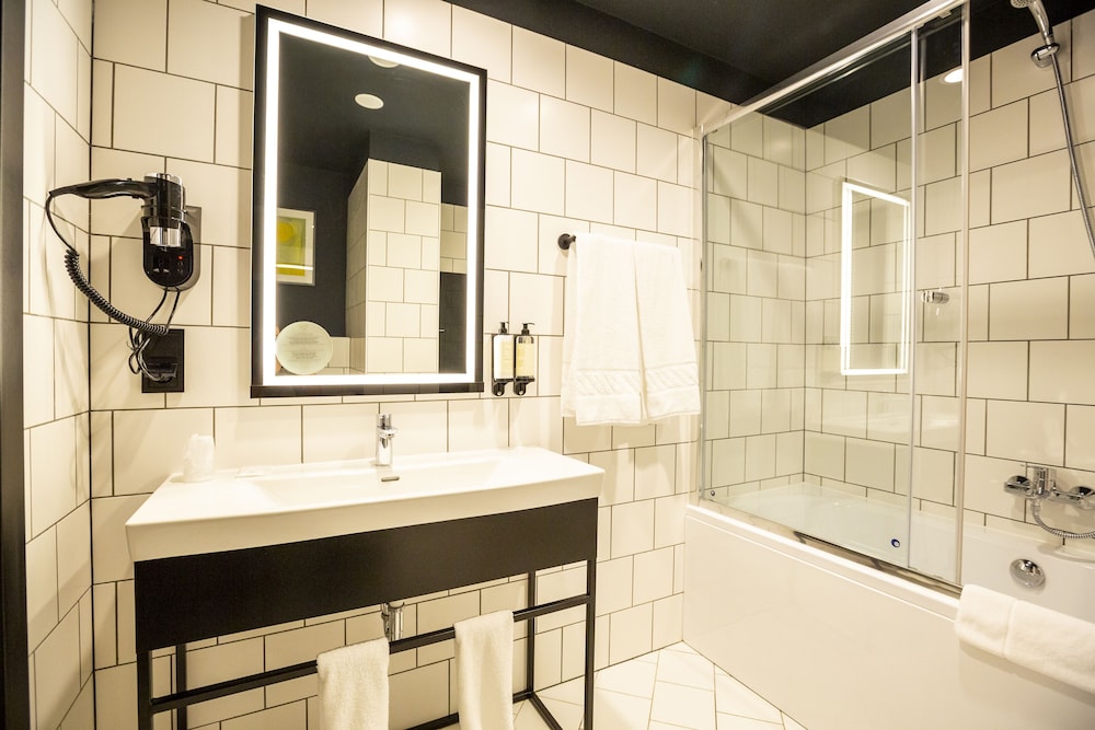 Suite, 1 Bedroom - Photo 6