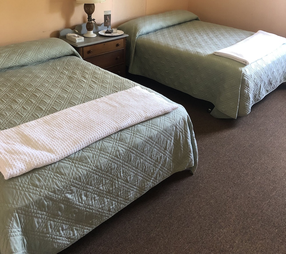 Standard Room, 2 Queen Beds, Accessible, Non Smoking (Hotel Room for 4)