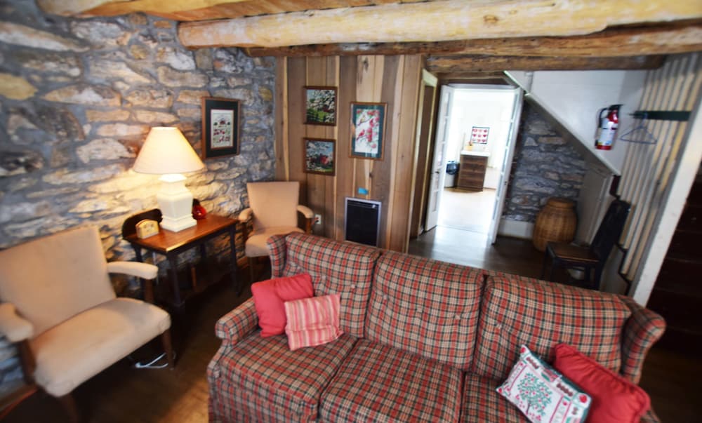 Boxwood Cottage - Photo 12