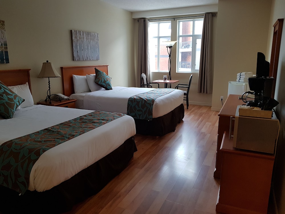Economy Double Room Single Use, 2 Queen Beds, Accessible, Pool Access photo 1