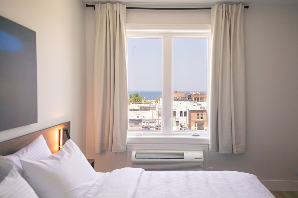 Suite, 1 King Bed, Bay View
