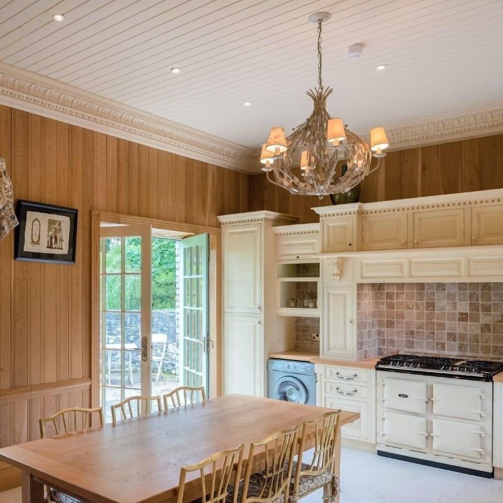 Grand House photo 2