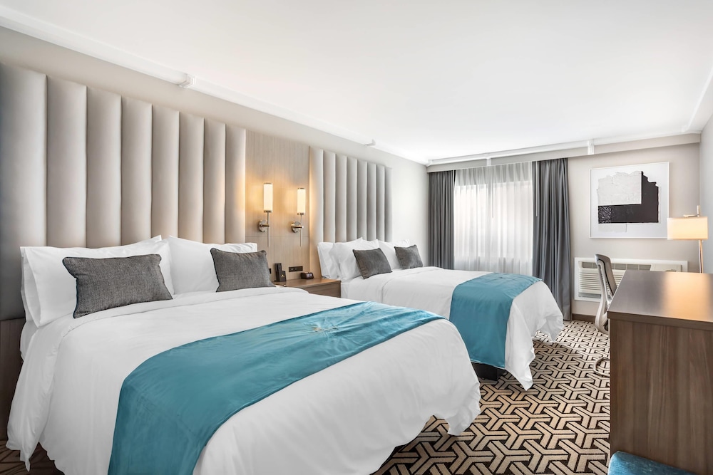 Standard Room, 2 Queen Beds, Non Smoking, Courtyard View photo 1