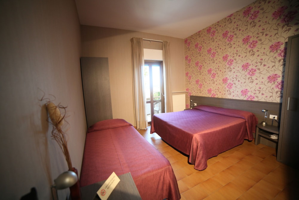 Classic Triple Room, Sea View photo 1