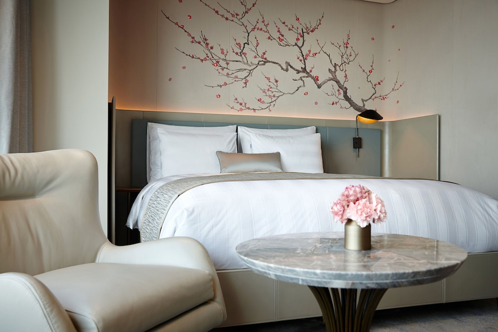 Grand Double Room (Deluxe, Scenic Bath)