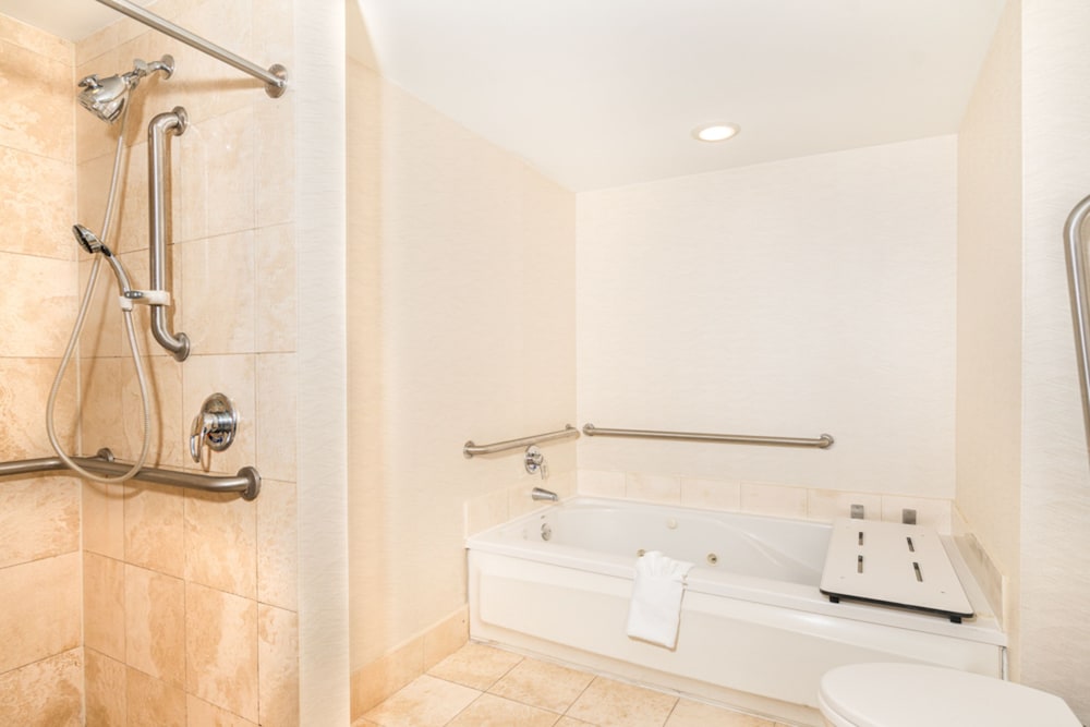 Suite, Multiple Beds, Accessible, Partial Ocean View (Roll-In Shower) - Photo 6